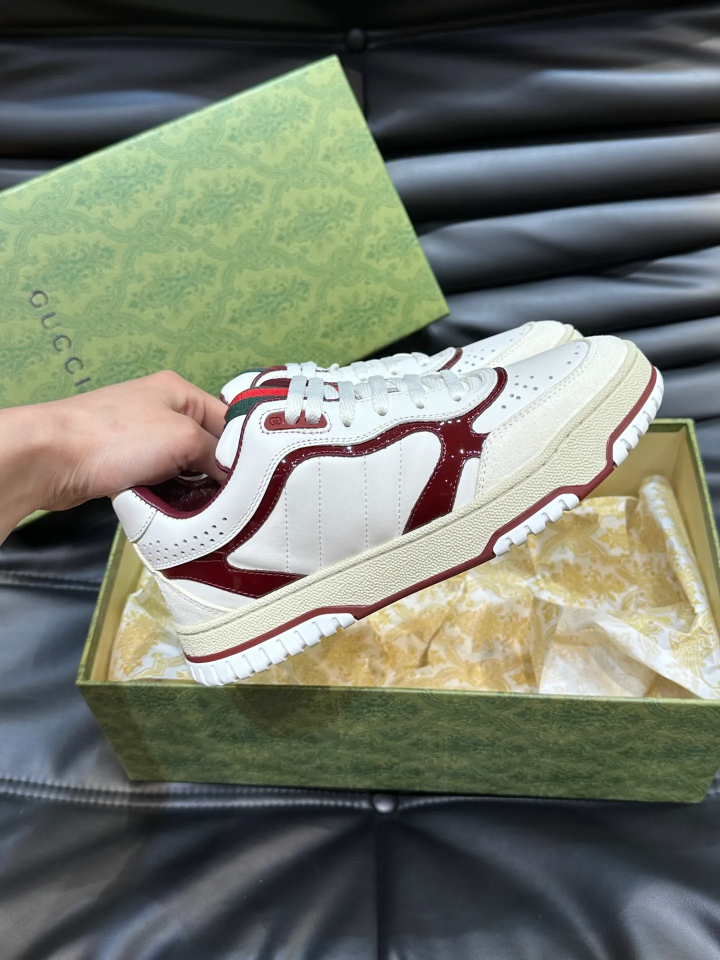 Men's shoes 💰p500 "GUCC*" Re series 👫 Couple style webbed leather sneakers, as the first sneakers created by Sabato De Sarno for Gucci, the Re-Web series reinterprets the brand's classic stripes, and sets off the modern silhouette design with bold and unique details. This shoe is crafted from iconic classic GG canvas and white leather. This new sneaker is ingeniously decorated with many of the brand's classic details, and is equipped with a bright red and green webbing tongue, which will make people fall in love at first sight. Women’s size 35-39. Men’s size 38-44
